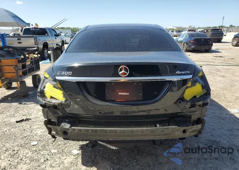 2015 Mercedes-Benz C 300 4Matic из США, поврежденный, VIN 55SWF4KB3FU069675